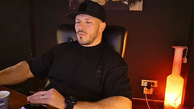 AngeloEric online show from December 17, 2:23 pm