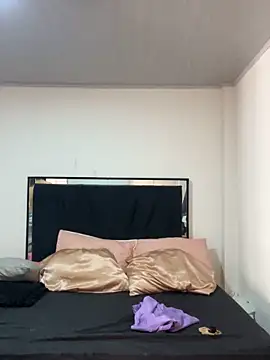 lilithTeen1  online show from November 4, 9:36 pm