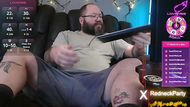 Snapshot of RedneckWants2PlayNow chatting on February 18, 1:18 pm RedneckWants2PlayNow online show from February 18, 1:18 pm