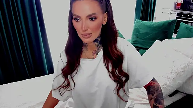 Snapshot of NatalyThorn88 chatting on January 3, 8:32 am NatalyThorn88 online show from January 3, 8:32 am