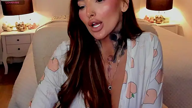 Snapshot of NatalyThorn88 chatting on February 22, 1:35 pm NatalyThorn88 online show from February 22, 1:35 pm