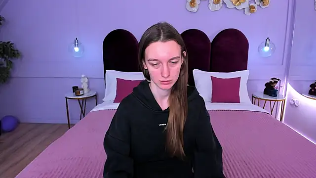 Snapshot of AshleyMillsss chatting on December 2, 7:14 am AshleyMillsss online show from December 2, 7:14 am