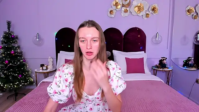 Snapshot of AshleyMillsss chatting on December 13, 10:19 am AshleyMillsss online show from December 13, 10:19 am