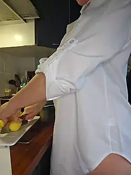 Snapshot of Sweety__venus chatting on December 17, 10:55 am Sweety venus online show from December 17, 10:55 am