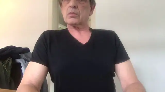 Snapshot of funonly100 chatting on March 24, 1:27 pm funonly100 online show from March 24, 1:27 pm