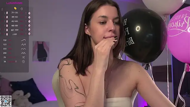 julianymphh online show from January 22, 10:50 am