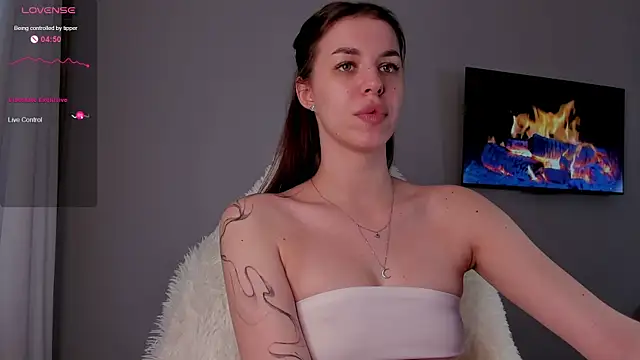 julianymphh online show from February 17, 1:32 pm