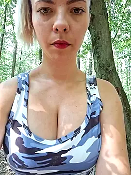 Snapshot of allinqueen chatting on July 14, 1:17 pm allinqueen online show from July 14, 1:17 pm