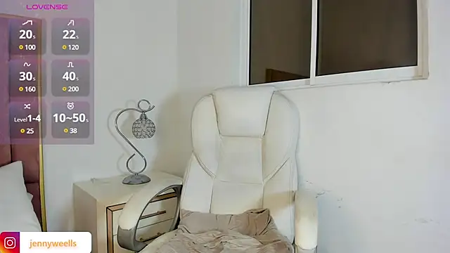 Snapshot of JenyWells chatting on December 4, 8:23 am JenyWells online show from December 4, 8:23 am