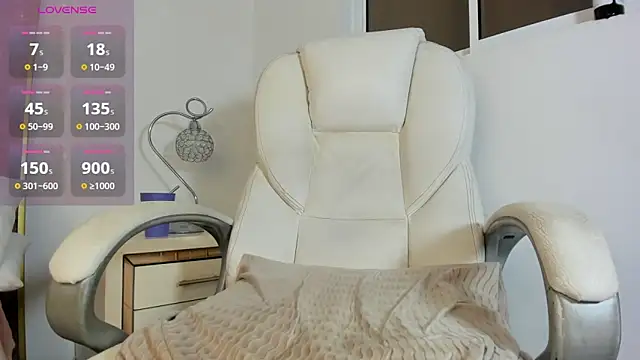 Snapshot of JenyWells chatting on December 10, 9:44 am JenyWells online show from December 10, 9:44 am