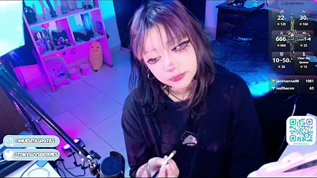 Snapshot of toky_doll chatting on July 26, 3:47 am toky doll online show from July 26, 3:47 am