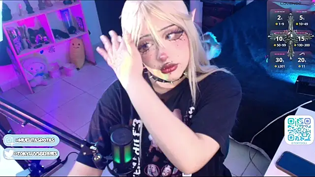 Snapshot of toky_doll chatting on July 31, 4:01 am toky doll online show from July 31, 4:01 am
