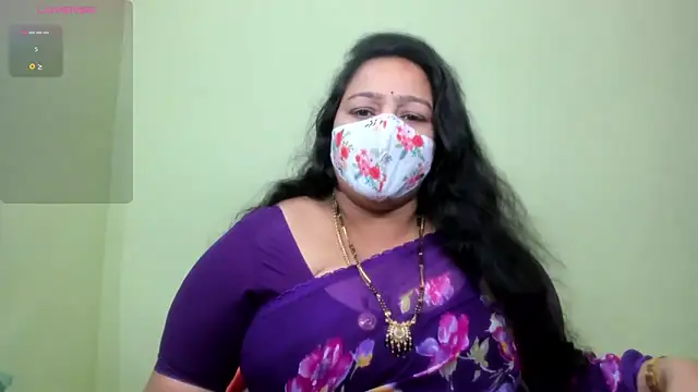 neelu-hoty online show from May 31, 12:34 pm