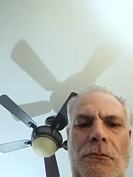 Snapshot of Hand69someguy chatting on November 9, 3:16 am Hand69someguy online show from November 9, 3:16 am