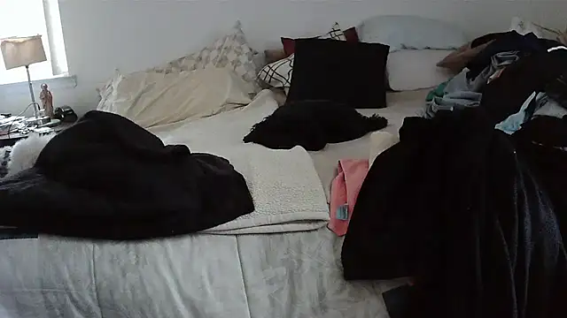 Snapshot of Hand69someguy chatting on November 18, 8:24 pm Hand69someguy online show from November 18, 8:24 pm