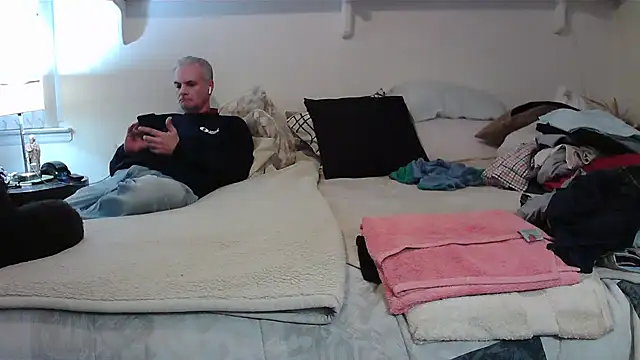 Snapshot of Hand69someguy chatting on November 24, 9:03 pm Hand69someguy online show from November 24, 9:03 pm