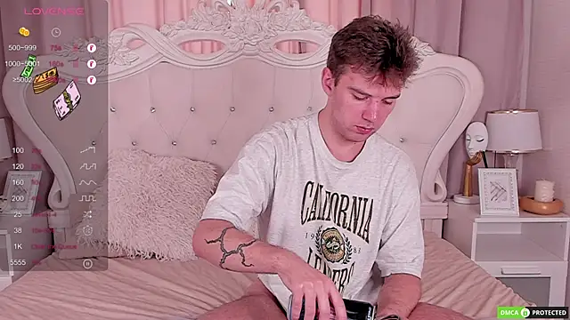 ArthurWhitee online show from September 20, 8:15 am