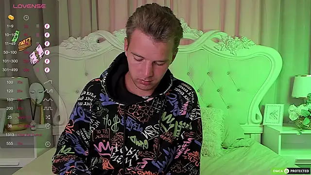 ArthurWhitee online show from November 28, 8:28 am