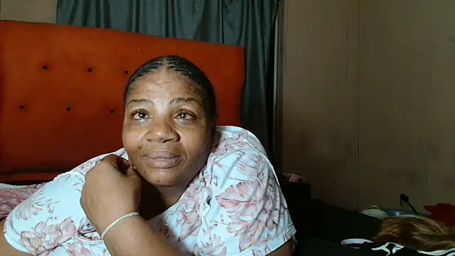 Snapshot of tinagiant chatting on April 5, 7:44 pm tinagiant online show from April 5, 7:44 pm
