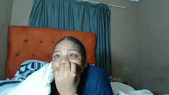 Snapshot of tinagiant chatting on April 15, 9:37 pm tinagiant online show from April 15, 9:37 pm
