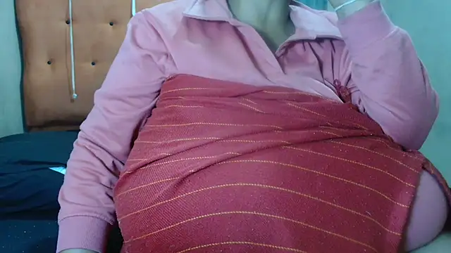 Snapshot of tinagiant chatting on May 17, 5:38 am tinagiant online show from May 17, 5:38 am
