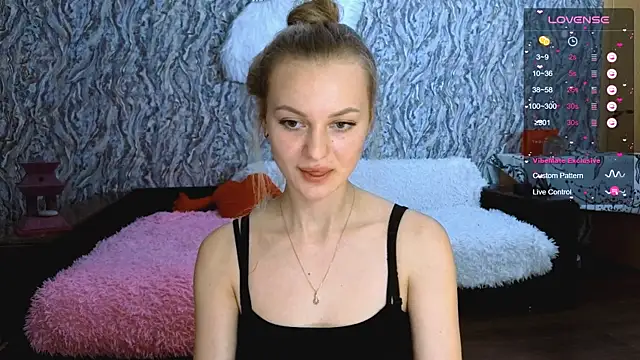 Snapshot of Elfanna chatting on October 9, 5:33 pm Elfanna online show from October 9, 5:33 pm