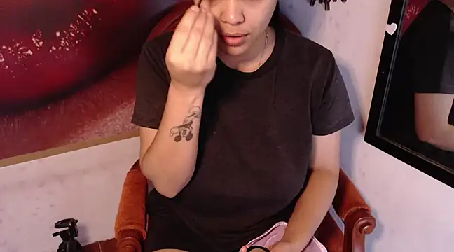 VenussTits97 online show from January 2, 10:33 pm