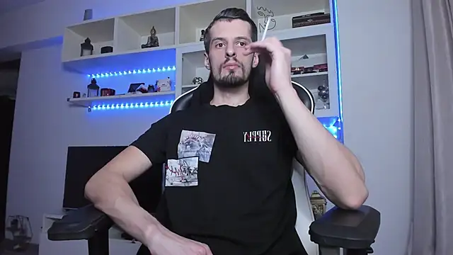 ToddClaytonn online show from October 25, 9:20 pm