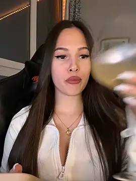 EricaWalls online show from March 21, 7:28 pm