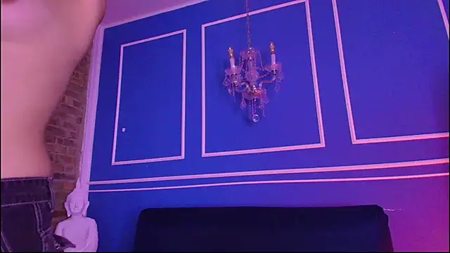 Snapshot of vanelope11 chatting on January 10, 2:24 am vanelope11 online show from January 10, 2:24 am