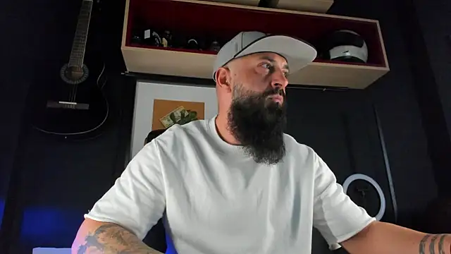 Snapshot of axxelrich_ chatting on February 1, 6:54 am axxelrich online show from February 1, 6:54 am