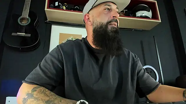 Snapshot of axxelrich_ chatting on February 2, 11:19 am axxelrich online show from February 2, 11:19 am