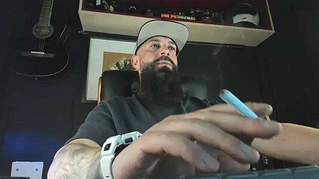 Snapshot of axxelrich_ chatting on February 2, 5:37 pm axxelrich online show from February 2, 5:37 pm