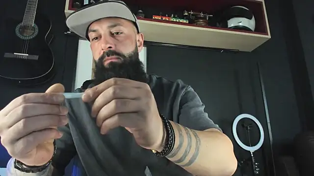 Snapshot of axxelrich_ chatting on February 4, 6:14 am axxelrich online show from February 4, 6:14 am