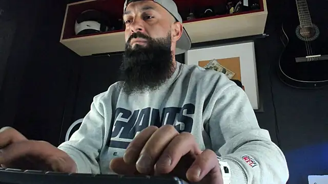 Snapshot of axxelrich_ chatting on February 8, 6:43 am axxelrich online show from February 8, 6:43 am