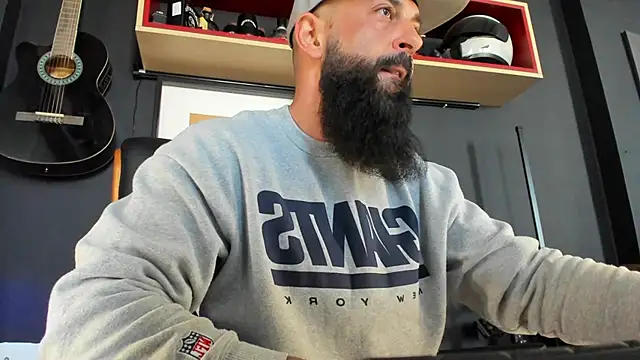 Snapshot of axxelrich_ chatting on February 9, 10:20 am axxelrich online show from February 9, 10:20 am