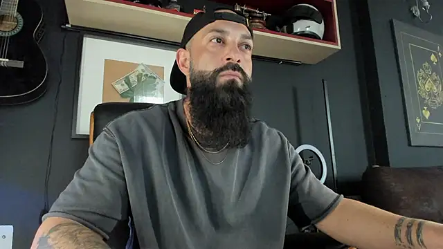 Snapshot of axxelrich_ chatting on February 15, 10:33 am axxelrich online show from February 15, 10:33 am