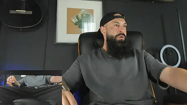 Snapshot of axxelrich_ chatting on February 16, 6:32 am axxelrich online show from February 16, 6:32 am