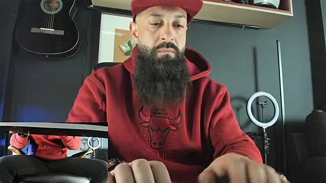 Snapshot of axxelrich_ chatting on February 18, 8:49 am axxelrich online show from February 18, 8:49 am