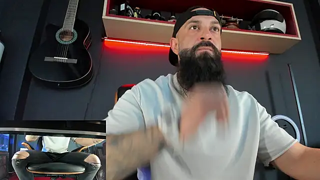 Snapshot of axxelrich_ chatting on February 20, 6:06 am axxelrich online show from February 20, 6:06 am