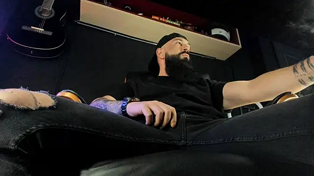 Snapshot of axxelrich_ chatting on March 3, 5:20 am axxelrich online show from March 3, 5:20 am