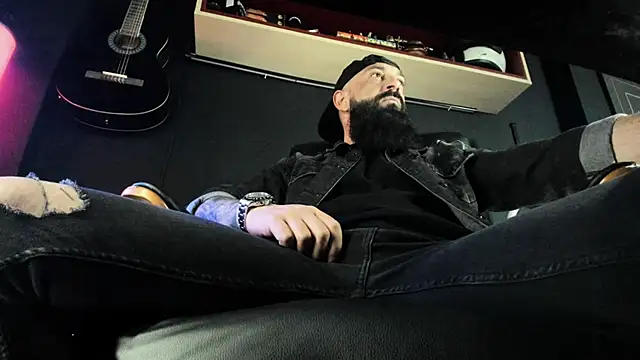 Snapshot of axxelrich_ chatting on March 4, 5:53 am axxelrich online show from March 4, 5:53 am