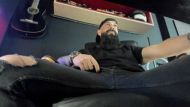 Snapshot of axxelrich_ chatting on March 5, 10:00 am axxelrich online show from March 5, 10:00 am