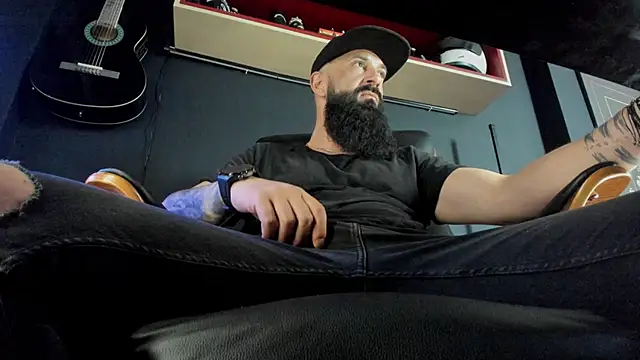 Snapshot of axxelrich_ chatting on March 21, 9:34 am axxelrich online show from March 21, 9:34 am