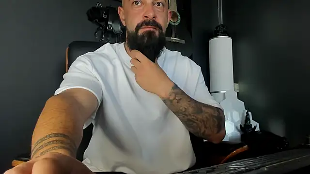 Snapshot of axxelrich_ chatting on September 9, 6:24 am axxelrich online show from September 9, 6:24 am