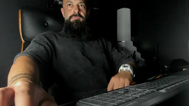 Snapshot of axxelrich_ chatting on September 12, 4:40 pm axxelrich online show from September 12, 4:40 pm