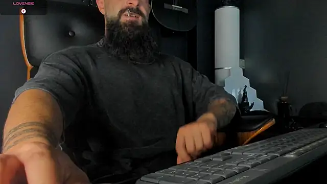 Snapshot of axxelrich_ chatting on September 13, 5:29 am axxelrich online show from September 13, 5:29 am