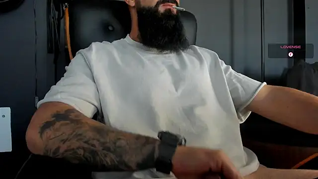 Snapshot of axxelrich_ chatting on September 14, 5:39 am axxelrich online show from September 14, 5:39 am