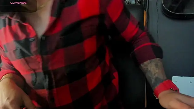 Snapshot of axxelrich_ chatting on September 19, 4:47 am axxelrich online show from September 19, 4:47 am