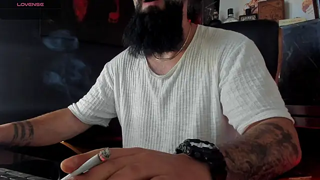 Snapshot of axxelrich_ chatting on September 22, 6:48 am axxelrich online show from September 22, 6:48 am